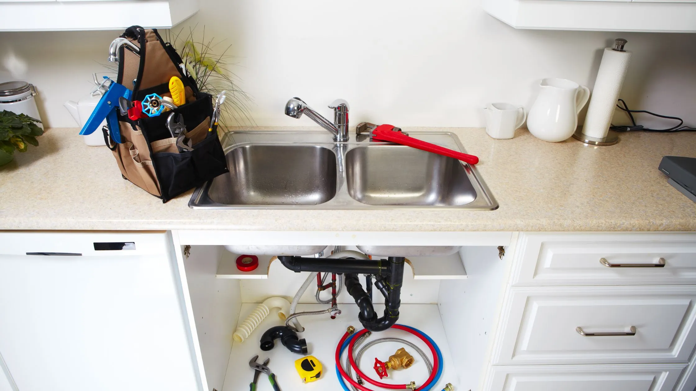 Plombier à Avrillé : remplacement d'un chauffe-eau - Évier - Cuisine