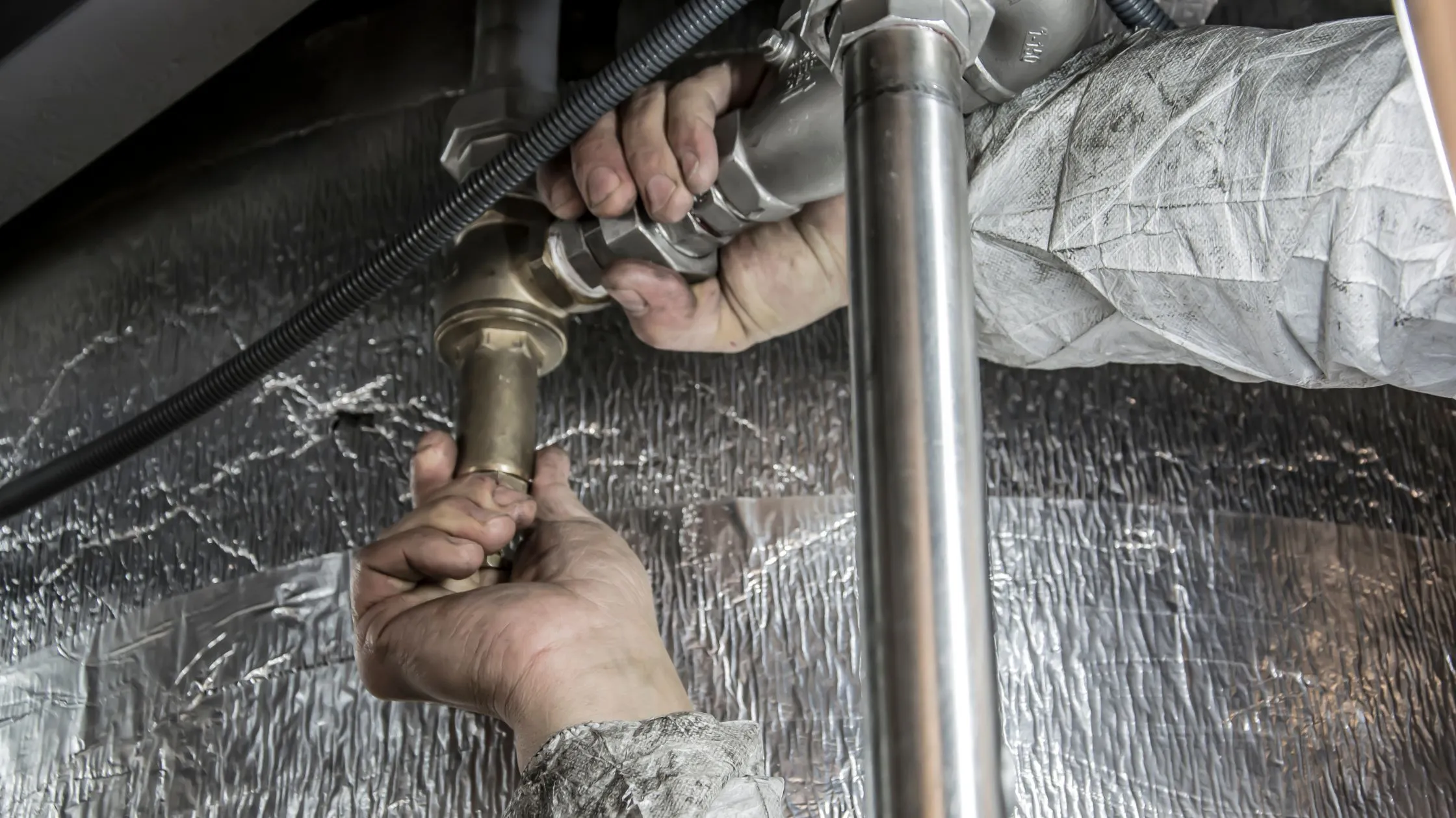 plombier à Bouchemaine SAV-TECH Plombier à Bouchemaine : pose d'un clapet anti-retour - Tuyauteries Mains Plombier